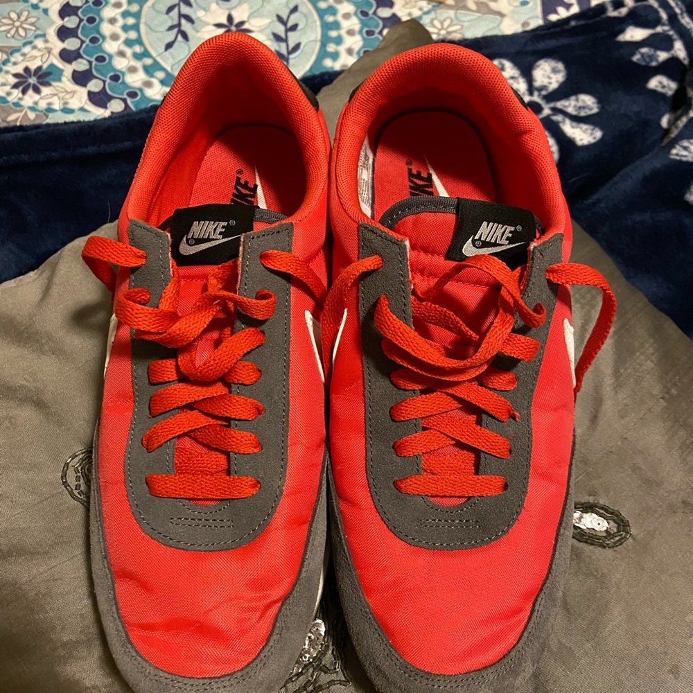 Pretty much brand new worn once! Very stylish!